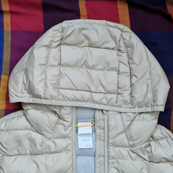 Lolë Packable Vest - Picture 3 of 7